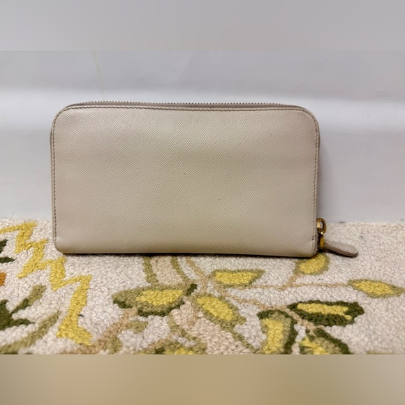 PRADA Gray Beige Saffiano 100% Leather Zip Around Continental Wallet - Picture 5 of 16